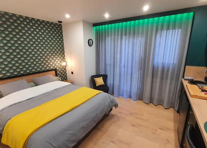 L'elegance Place De Jaude Et Garage Apartment *